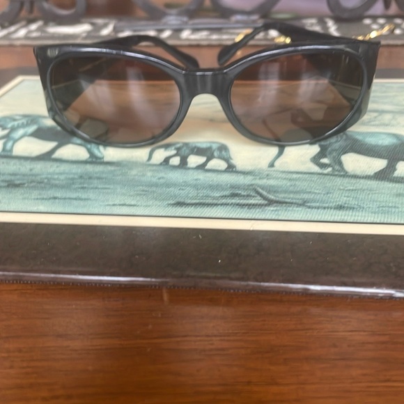 🌟🌟HOST PICK🌟🌟Chanel Black Sunglasses has a prescription in them, - Picture 3 of 9
